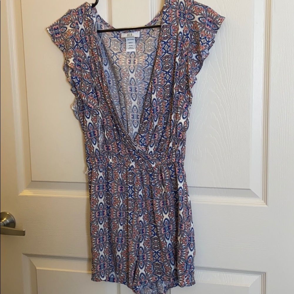 Patterned Romper - Picture 2 of 2